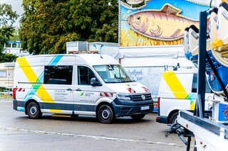 Die Mitarbeiter der Stuttgart Netze GmbH sorgen dafür, dass alle Zelte, Fahrgeschäfte und Buden sicher und zuverlässig mit Strom versorgt sind und die Besucher des Cannstatter Volksfests eine unbeschwerte Zeit verbringen können. Die Mitarbeiter der Stuttgart Netze GmbH sorgen dafür, dass alle Zelte, Fahrgeschäfte und Buden sicher und zuverlässig mit Strom versorgt sind und die Besucher des Cannstatter Volksfests eine unbeschwerte Zeit verbringen können.