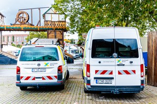 Die Mitarbeiter der Stuttgart Netze GmbH sorgen dafür, dass alle Zelte, Fahrgeschäfte und Buden sicher und zuverlässig mit Strom versorgt sind und die Besucher des Cannstatter Volksfests eine unbeschwerte Zeit verbringen können. Die Mitarbeiter der Stuttgart Netze GmbH sorgen dafür, dass alle Zelte, Fahrgeschäfte und Buden sicher und zuverlässig mit Strom versorgt sind und die Besucher des Cannstatter Volksfests eine unbeschwerte Zeit verbringen können.
