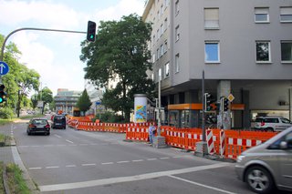Die Stuttgart Netze erneuern derzeit an der Kreuzung Rotebühl-/Paulinenstraße Mittel- und Niederspannungskabel. Bild: Stuttgart Netze. 20160811_Strom_Wasser_Rotebühl_IMG_0153.jpg